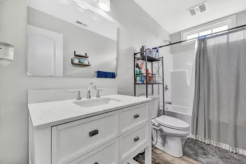 Bath - 302 9th St, Vinton, VA 24179 photo 1 of 1