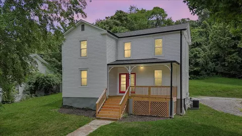 496 Boyd St, Buchanan, VA 24066 photo 2