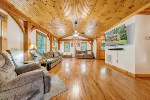 200 Camelot Dr, Moneta, VA 24121