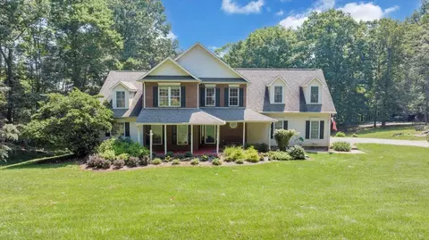 125 Backcove Dr, Moneta, VA 24121