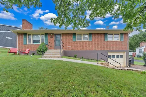 1129 Stoutamire Dr, Salem, VA 24153
