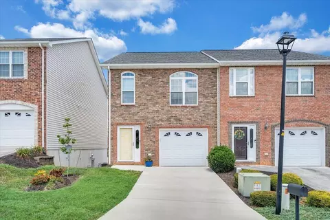 879 Walhalla Ct, Roanoke, VA 24019