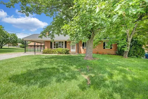 910 Woodhaven Dr, Bedford, VA 24523