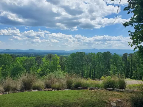 Exterior - 2525 Timberview Rd, Roanoke, VA 24019 photo 3 of 21