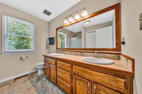 Bath - 2525 Timberview Rd, Roanoke, VA 24019 photo 1 of 4