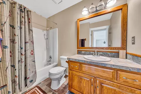 Bath - 2525 Timberview Rd, Roanoke, VA 24019 photo 4 of 4