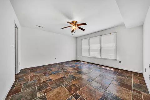 Living - 2525 Timberview Rd, Roanoke, VA 24019 photo 4 of 4
