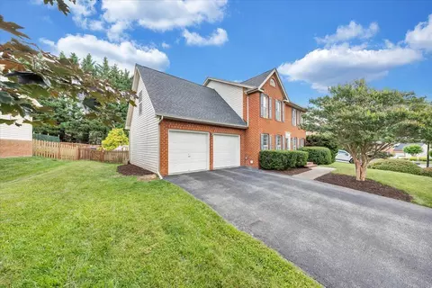 6024 Chagall Dr, Roanoke, VA 24018