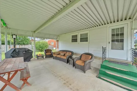 Exterior - 202 Frontier Rd NE, Roanoke, VA 24012 photo 2 of 8