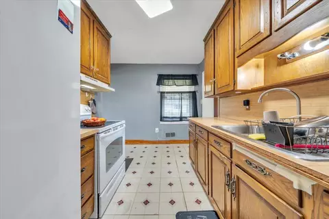 Kitchen - 202 Frontier Rd NE, Roanoke, VA 24012 photo 1 of 4