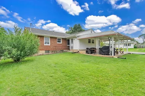 Exterior - 202 Frontier Rd NE, Roanoke, VA 24012 photo 5 of 8