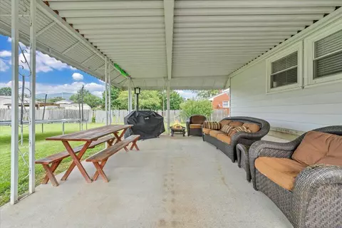 Exterior - 202 Frontier Rd NE, Roanoke, VA 24012 photo 3 of 8