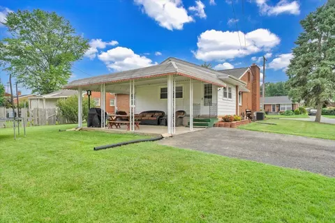 Exterior - 202 Frontier Rd NE, Roanoke, VA 24012 photo 4 of 8