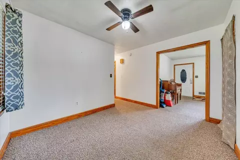 Living - 202 Frontier Rd NE, Roanoke, VA 24012 photo 2 of 2
