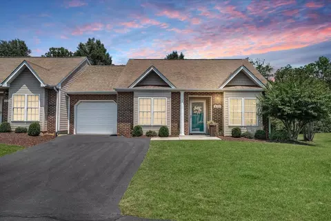 8624 S Bend Dr, Roanoke, VA 24019