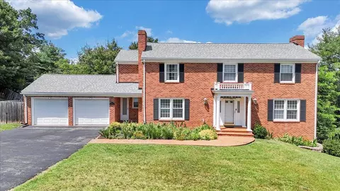 5911 Bighorn Dr, Roanoke, VA 24018