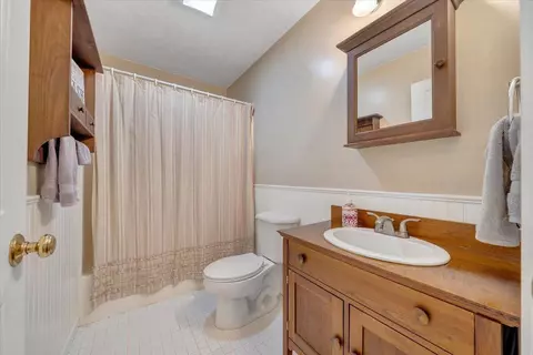 Bath - 1403 Greyledge Rd, Buchanan, VA 24066 photo 3 of 4