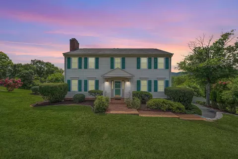 654 Joan Cir, Salem, VA 24153