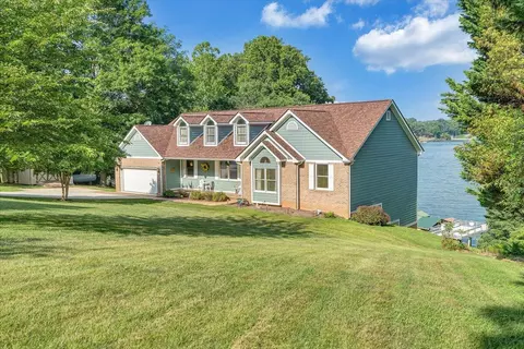 900 Lakemount Dr, Moneta, VA 24121