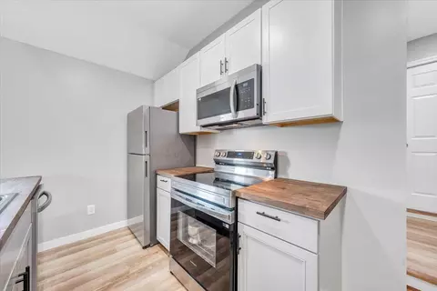 Kitchen - 705 Virginia Ave, Vinton, VA 24179 photo 2 of 4