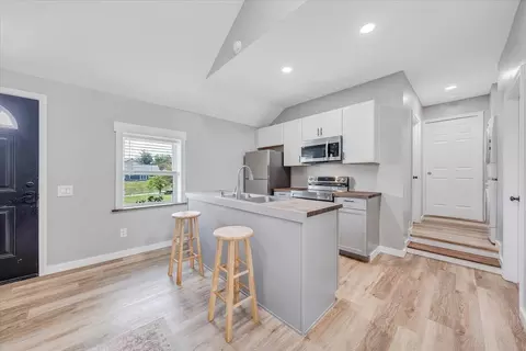 Entry Way - 705 Virginia Ave, Vinton, VA 24179 photo 3 of 3