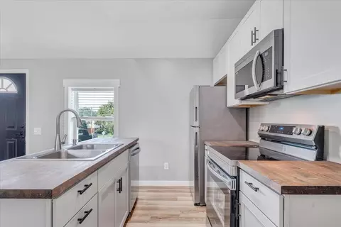 Kitchen - 705 Virginia Ave, Vinton, VA 24179 photo 1 of 4