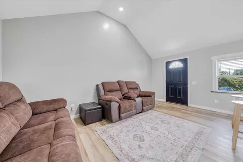 Entry Way - 705 Virginia Ave, Vinton, VA 24179 photo 1 of 3