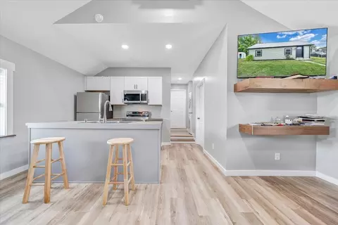 Entry Way - 705 Virginia Ave, Vinton, VA 24179 photo 2 of 3