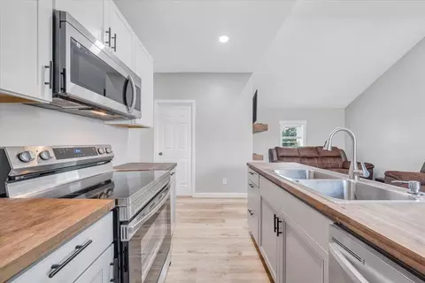 Kitchen - 705 Virginia Ave, Vinton, VA 24179 photo 3 of 4