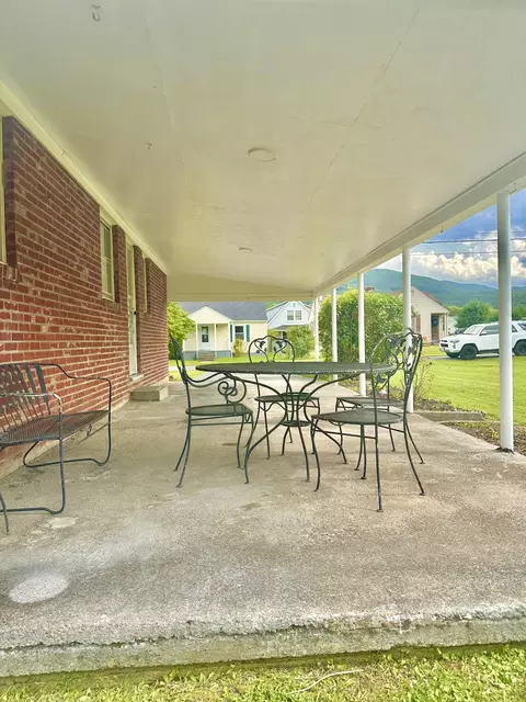 312 E Phillip St, Covington, VA 24426 photo 10