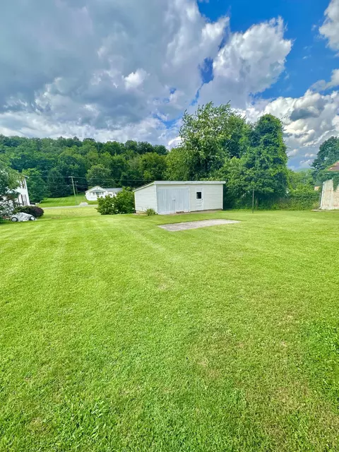 312 E Phillip St, Covington, VA 24426 photo 9