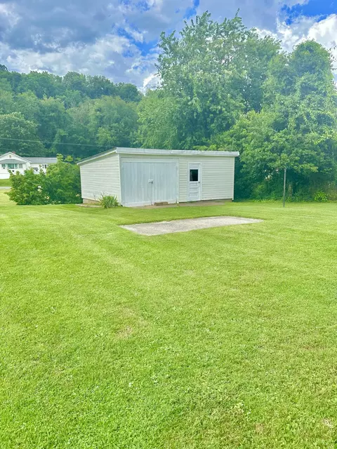 312 E Phillip St, Covington, VA 24426 photo 8
