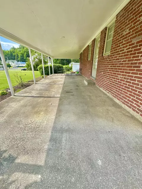 312 E Phillip St, Covington, VA 24426 photo 11