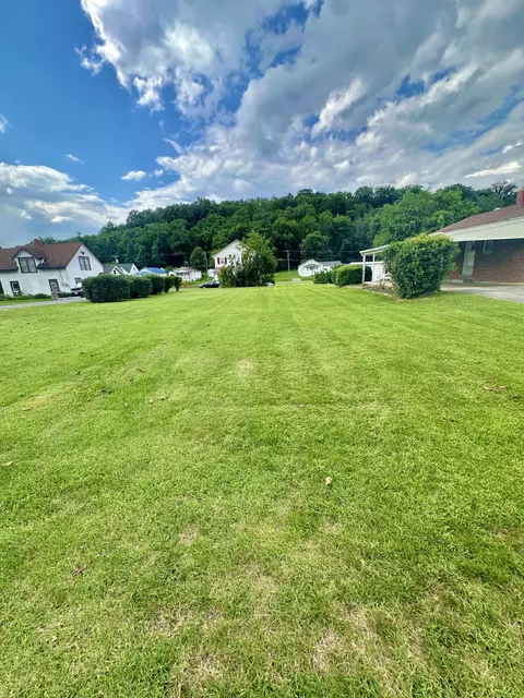 312 E Phillip St, Covington, VA 24426 photo 7