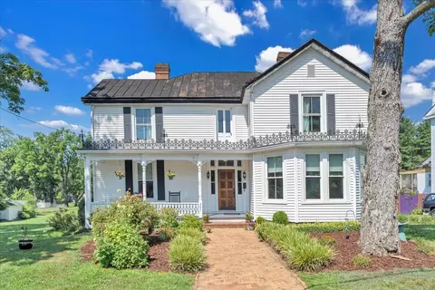 327 N Broad St, Salem, VA 24153