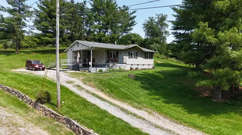48 Monarch St, Daleville, VA 24083