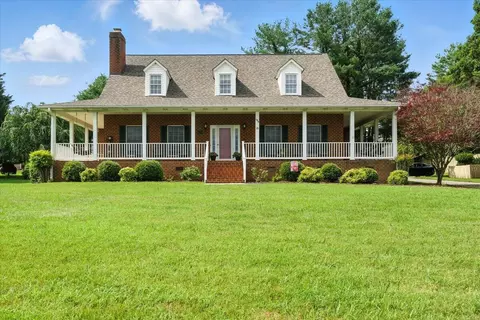 109 Woodcreek Rd, Bedford, VA 24523