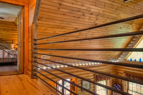 Entry Way - 567 Weeks Rd NW, Floyd, VA 24091 photo 5 of 6