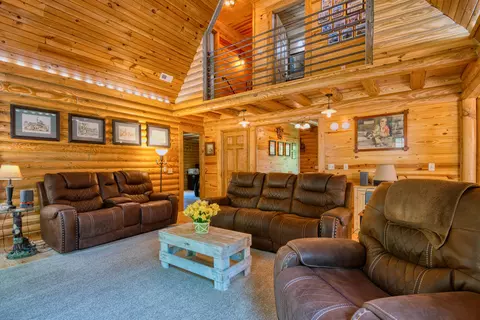 Living - 567 Weeks Rd NW, Floyd, VA 24091 photo 2 of 5