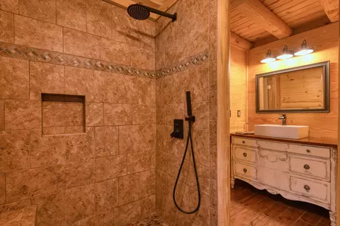 Bath - 567 Weeks Rd NW, Floyd, VA 24091 photo 4 of 8