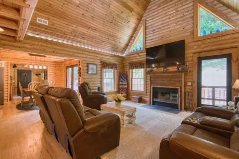 Living - 567 Weeks Rd NW, Floyd, VA 24091 photo 3 of 5