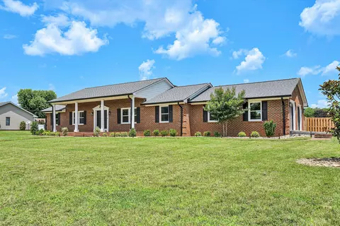 26 Carriage Ln, Troutville, VA 24175