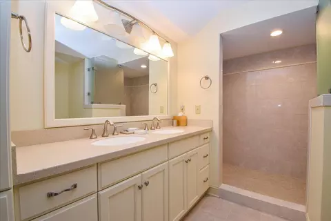 Bath - 1196 Jefferson Dock Rd, Penhook, VA 24137 photo 6 of 8