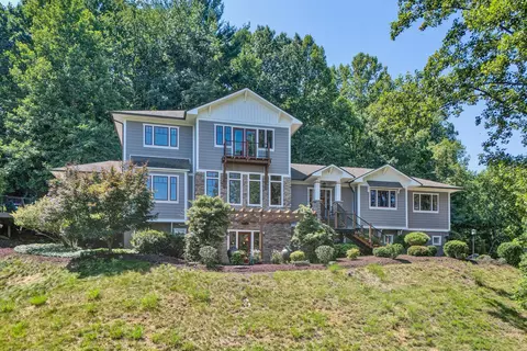 5651 Spring Meadow Dr, Roanoke, VA 24018