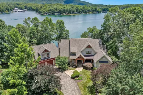 54 Bay View Cir, Penhook, VA 24137