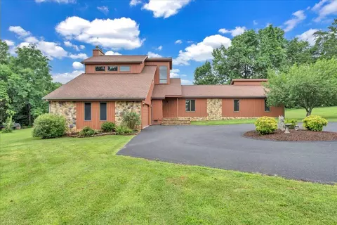 6720 Albert Rd, Roanoke, VA 24019