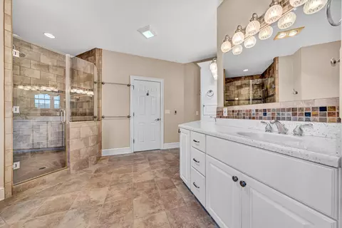 Bath - 3845 Eagle Crest Dr, Roanoke, VA 24018 photo 10 of 13