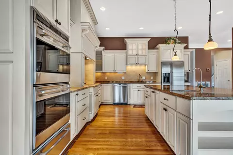 Kitchen - 3845 Eagle Crest Dr, Roanoke, VA 24018 photo 7 of 7