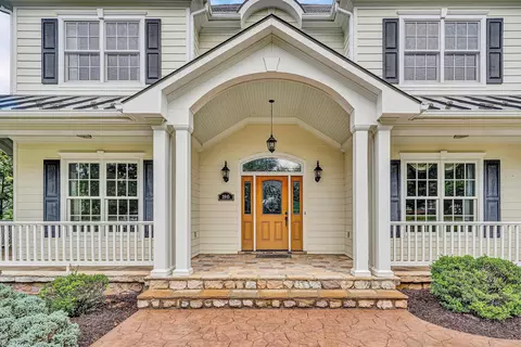 Exterior - 3845 Eagle Crest Dr, Roanoke, VA 24018 photo 6 of 17