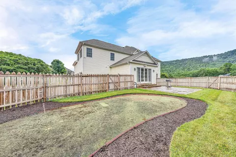 Exterior - 3845 Eagle Crest Dr, Roanoke, VA 24018 photo 15 of 17